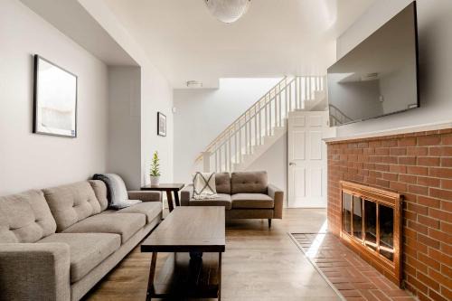 Remodeled 2BR - Walk to Coffee Bars & More