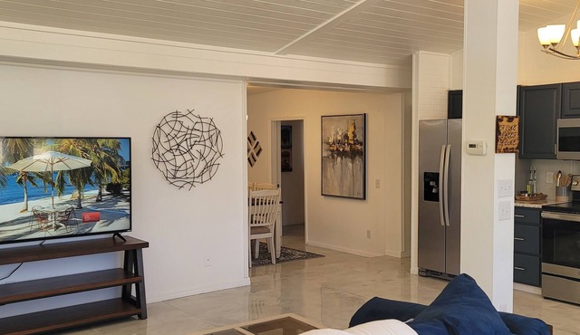 Remodeled cottage built in 1958 great for family 10 minutes away from the beach