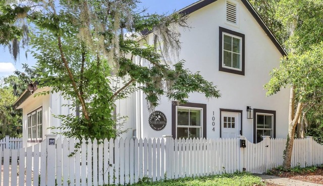 Remodeled unique vacation rental in the heart of Historic Beaufort
