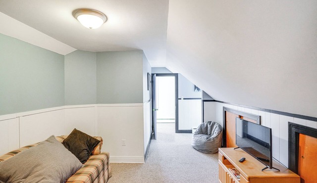 Renovated Chatham Home ~ Half Mi to Downtown!