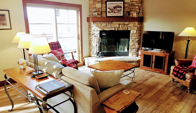 RENOVATED- Ski in&out/Walk to village/Corner Unit/Pool (summer) Sunny/Views/AC