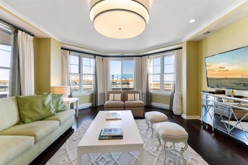 Residence 411 At The Grand
