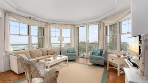 Residence 703 At The Grand