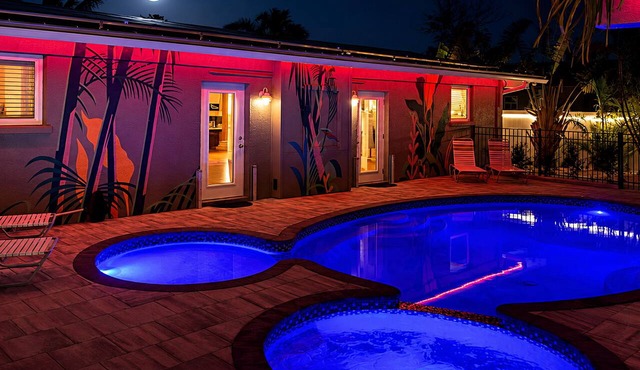 Resort-Style Ground Floor 3BR Pelican Suite, Heated Pool/Spa, Lakefront