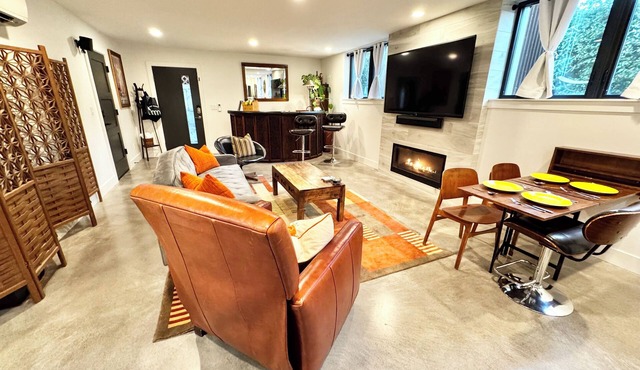 Restful, Convenient Getaway Near Downtown and Seattle’s Largest Park