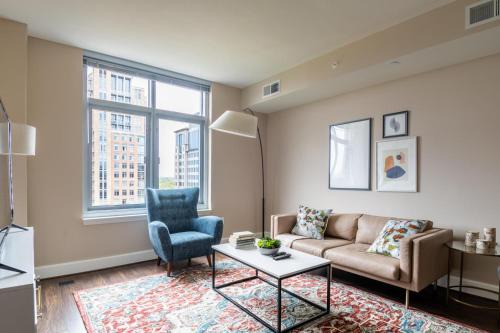 Reston 2br w laundry walk to restaurants mall WDC-831
