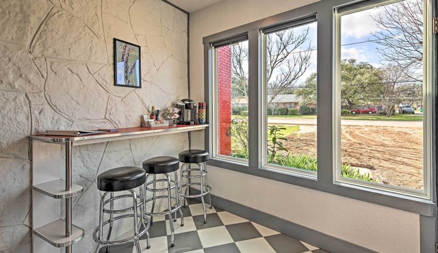 Retro Updated Blanco Abode - Steps to Main Street!