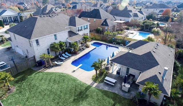 Reunion Paradise! Spacious Luxury Home and Pool House
