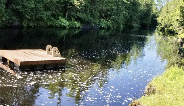 Riverhouse cottage with falls, river swimming and hiking trails