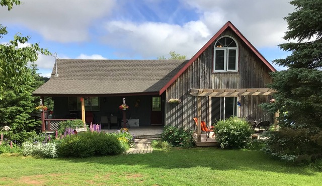 Riverview Retreat - Private, Picturesque, Yet Close To Cavendish Fun