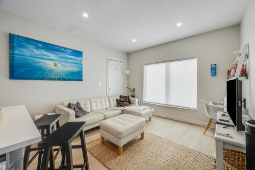 Romantic 1BR Cottage, 1 block from the Beach, 3 min Walk to Downtown