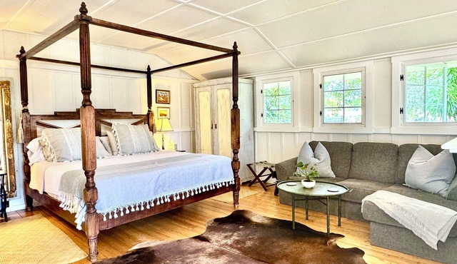 Romantic Cottage, Stunning Ocean Views, Whales are jumping!
