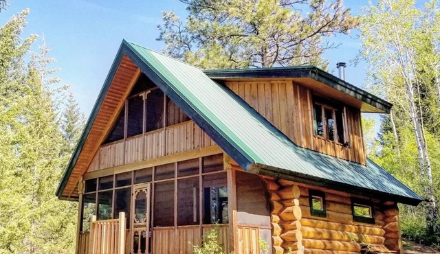 Romantic Shuswap Cabin Sauna & Larch Hills Trails