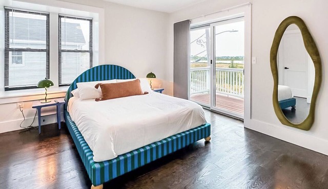 Roof Deck 6Bedrooms, W/D, Parking, Baby Crib, Parking!