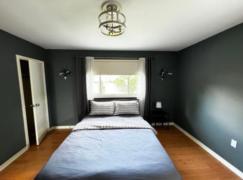 Room in Sudbury with street parking