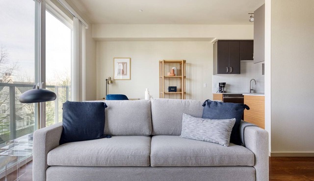Roomy Redmond 1BR w/Gym, W/D & Courtyard, near buses, by Blueground