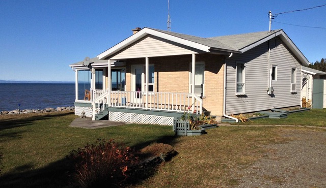 Rustic seaside cottage with private heated pool