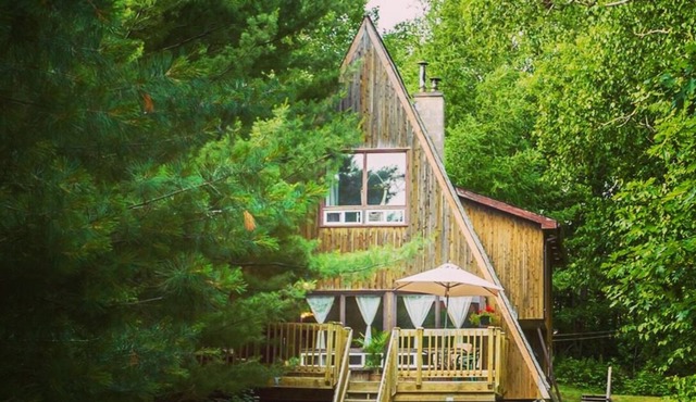 Rustic & Cozy A-Frame cottage | Fireplace | Pool Table | Movie room