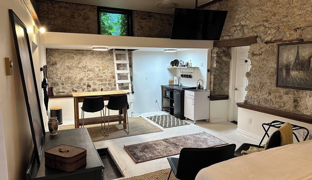 Rustic Escape - Private Suite in Downtown Elora