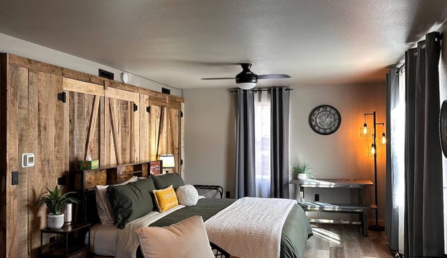 Rustic King Cottage @ Sandstone Rustic Retreat