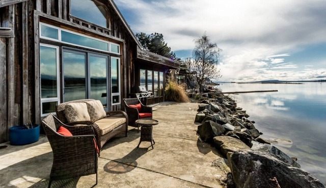 Rustic Waterfront Cottage