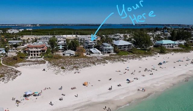 Sandy Cheeks & Barefeet, Gorgeous interior Gulf beach Place, pool, on beach side