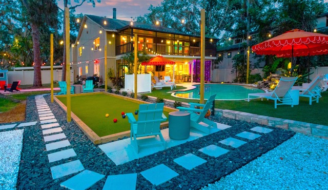 Sara Bay Base Camp: Private Tropical Oasis, Pool, Golf, Bocce, Firepit, PETS