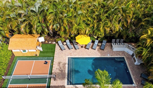 Sarasota 5BR Home with Pool, Cabana and Siesta Key Nearby