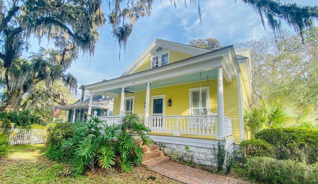 Savannah Slumbers Cottage - circa 1900 FIVE Bedroom on Savannah’s Isle of Hope