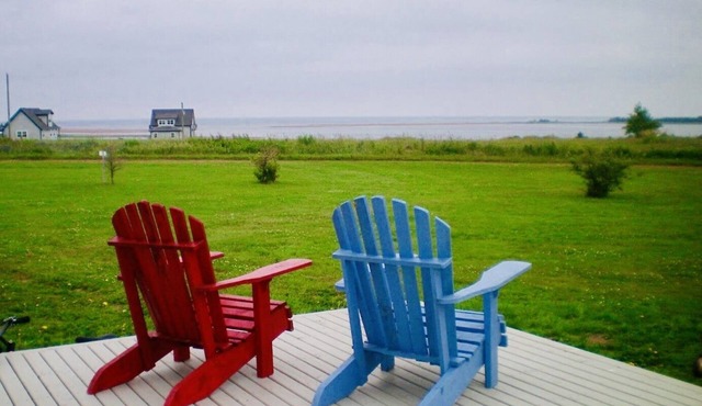 Scenic 3 bedroom cottage with hot tub, close to beaches and national park