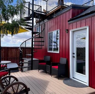 Scenic Desert-Modern Tiny Home with Private Hot Tub Near Zion National Park in Apple Valley, Utah