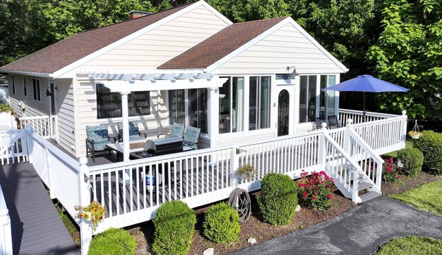 Scenic Waterfront Retreat Mins to Annapolis w Panoramic Bay/Bridge Views & Fenced-In Yard