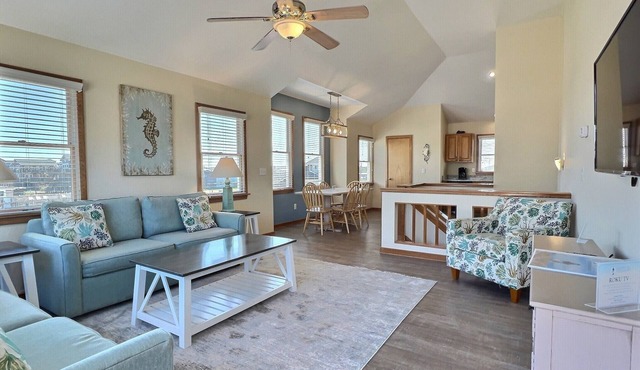 Sea Horse- Oceanside- Only a short Walk to Beach- Community Pool & Spa