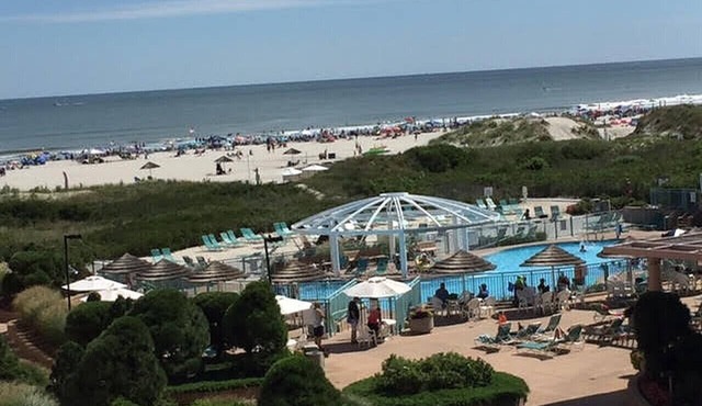 SEAPOINTE VILLAGE - Newly redone Beachfront Getaway!