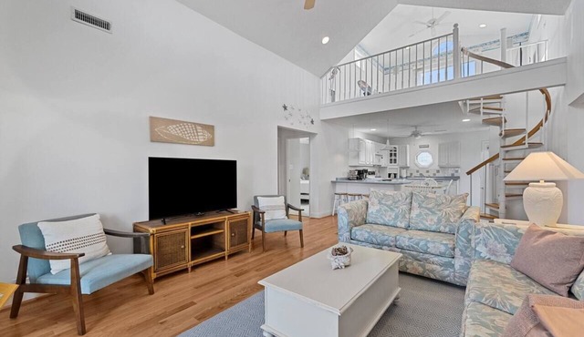Searenity! 3 BR w/bonus loft. Pet friendly.