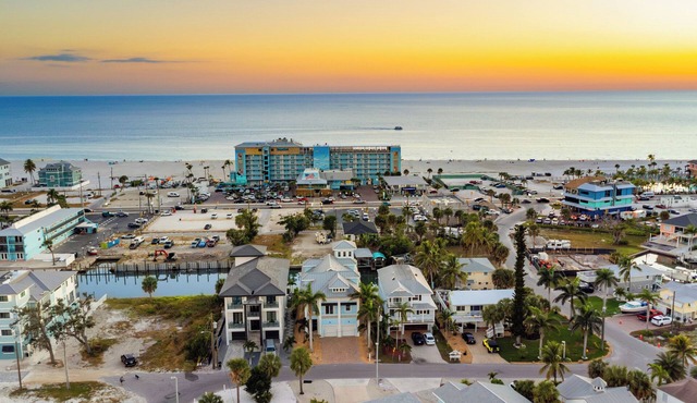 Seaside Villa Aqua luxury 4-bedroom villa in Fort Myers Beach incredible view