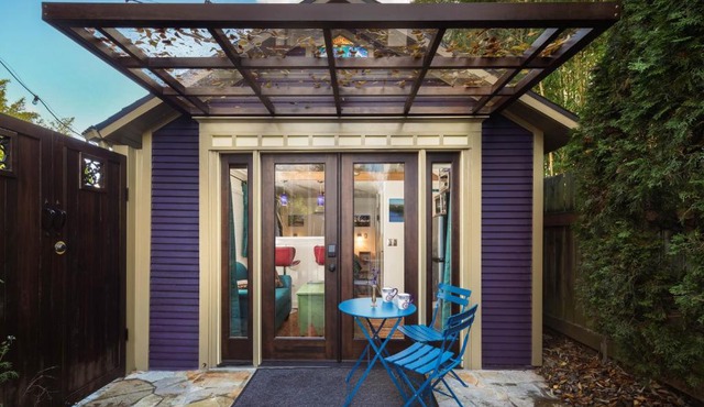 Secluded 2 Bdm Patio Villa Right By All The Action