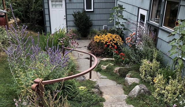Secluded Backyard Cottage on Walkable Phinney Ridge