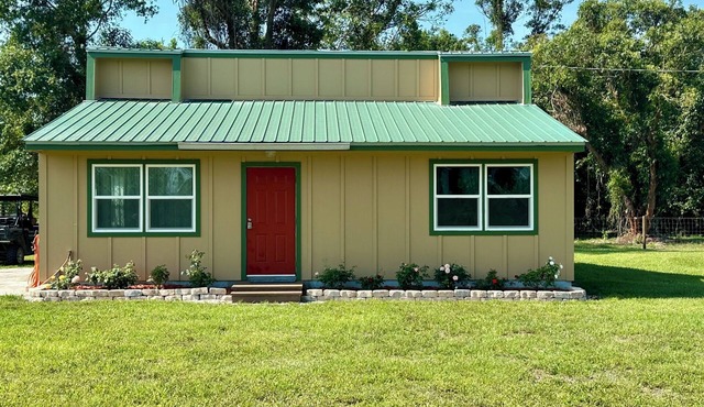 Secluded charming two bedroom cottage