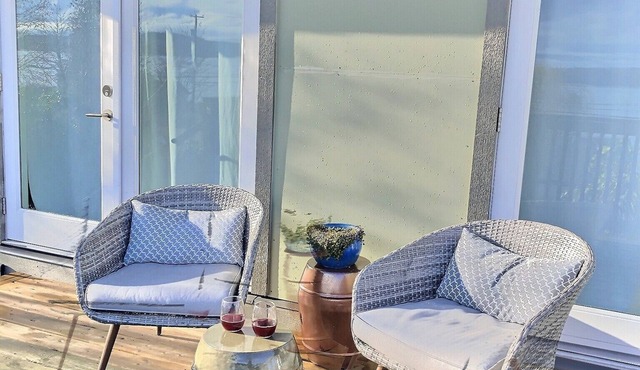 See by the Sea: Enchanting Home by the Ocean.