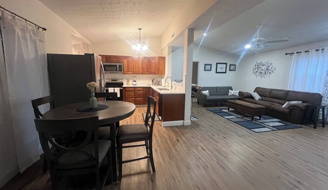Serene 4-bedroom house with AC in lovely Columbus