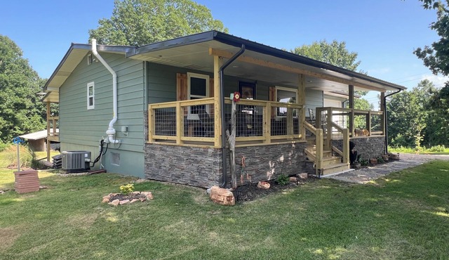 Serene and cozy Ozark home - 3 mins to Alley Spring and the Jack's Fork river!