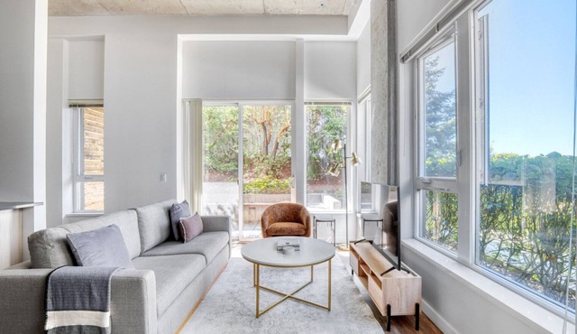 Serene Bellevue 2BR w/Gym & W/D, near Spring District, by Blueground
