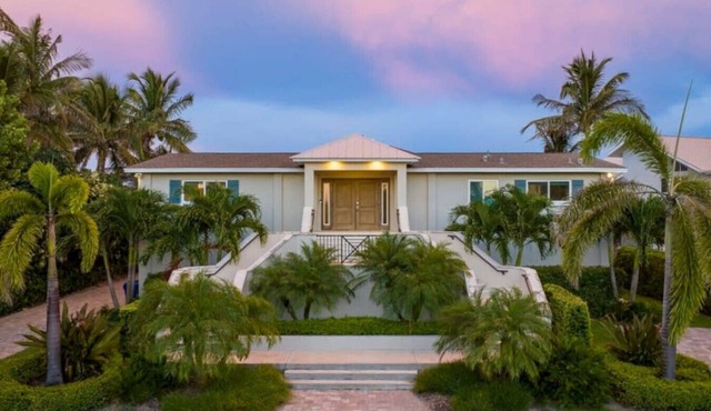 Serene Direct Beachfront Haven - N