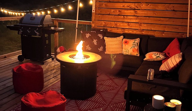 Serenity 2 Rm cottage. Beautiful views, Fire pit, 5 min walk to the beach!