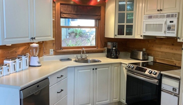 Shawnigan Lake Waterfront Cottage