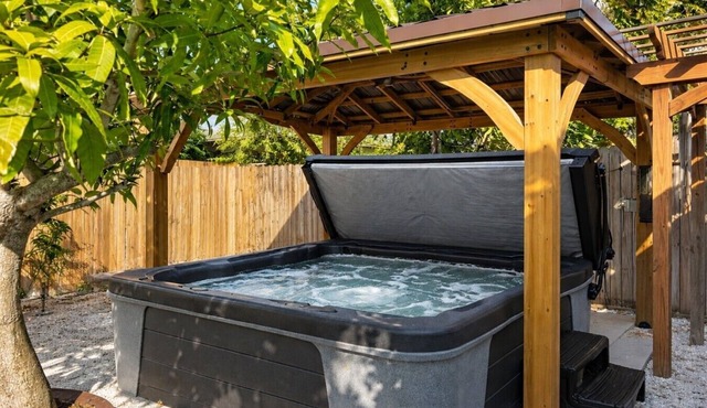 Siesta Key Paradise Hot Tub Sleep 12