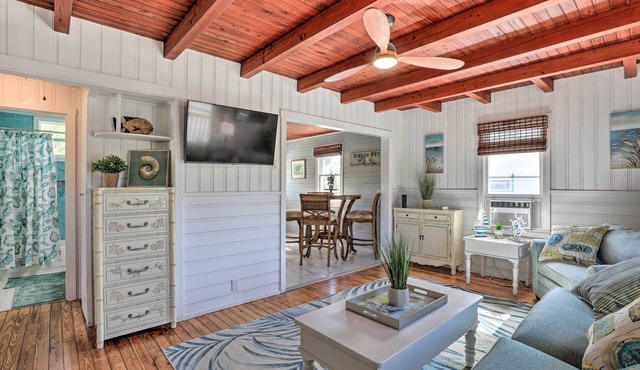 Siesta Key Village Home < Half Mi to Beach!