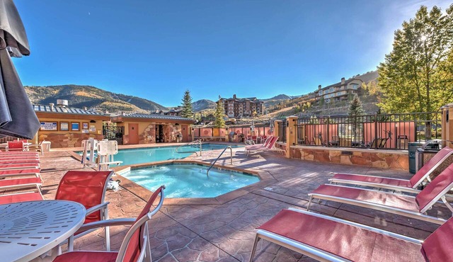 Ski-In/Ski-Out Studio at Sundial Lodge w/Hot Tub!