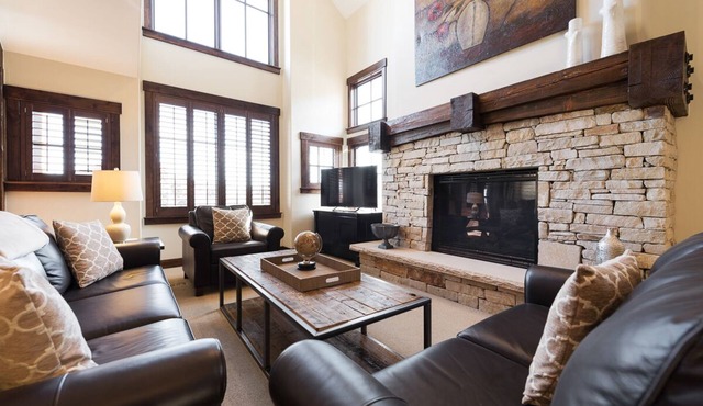 Slope-side Cottage, Silver Star #39, with private hot tub
